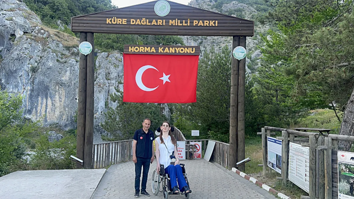 Dünyanın en uzun boylu kadını ziyaret etti: İşte hayran kaldığı o doğa harikası!