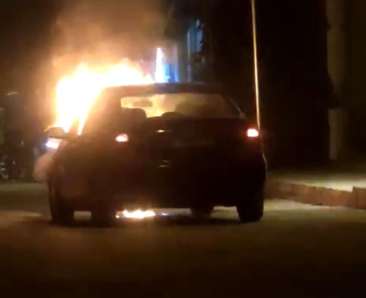 Gaziantep'te seyir halindeki otomobil alev aldı