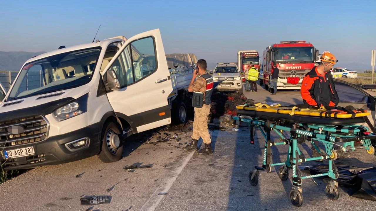 Katliam gibi kaza: Çok sayıda ölü ve yaralı