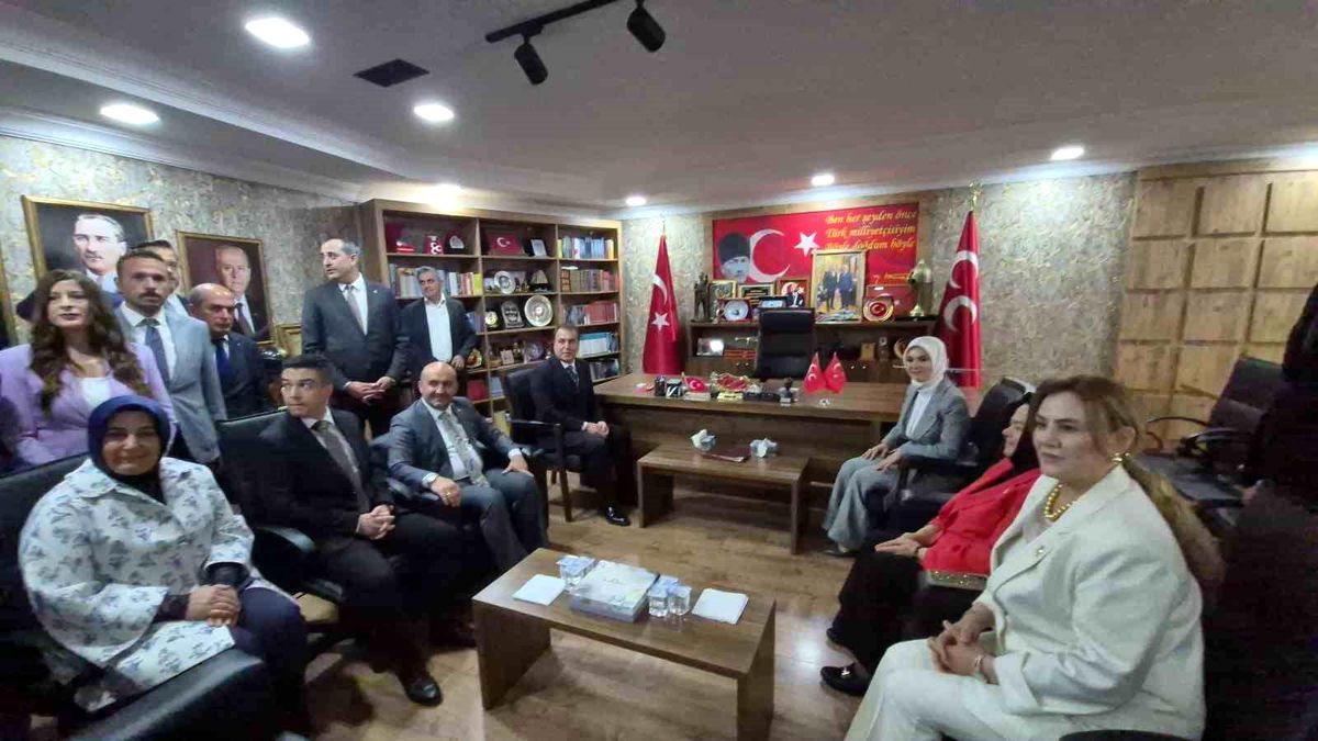 Bakan Göktaş'tan MHP Eskişehir İl Başkanlığı'na ziyaret
