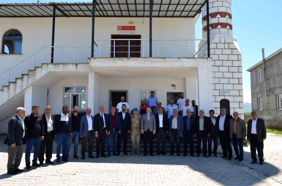 Kaymakam Koşansu köy köy gezerek vatandaşların talebini dinliyor