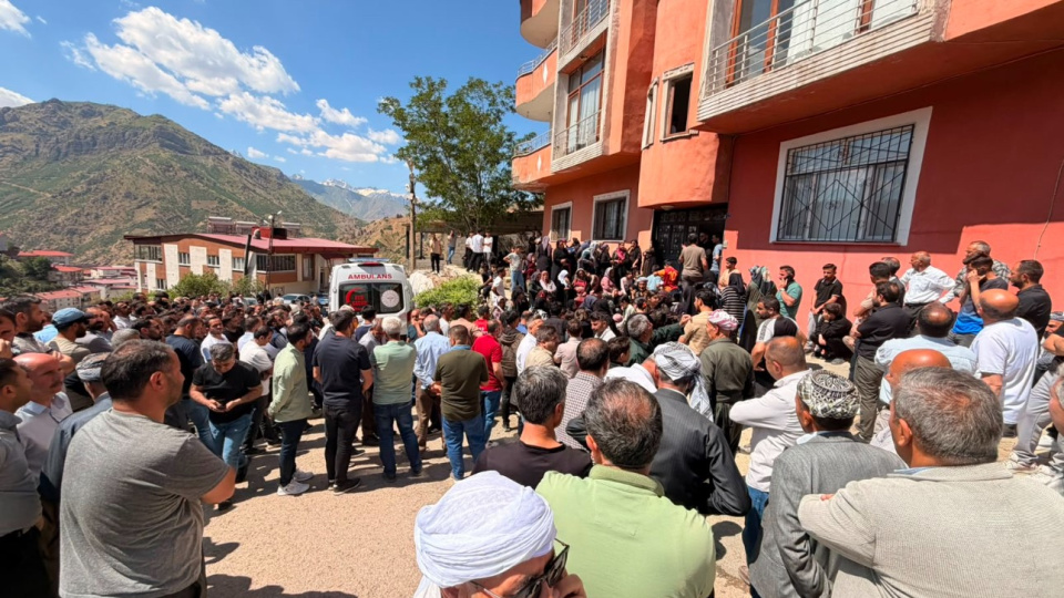 Hakkari'de aile katliamı! Kayınpederinin evini basan uzman çavuş eşi dahil 4 kişiyi öldürdü!