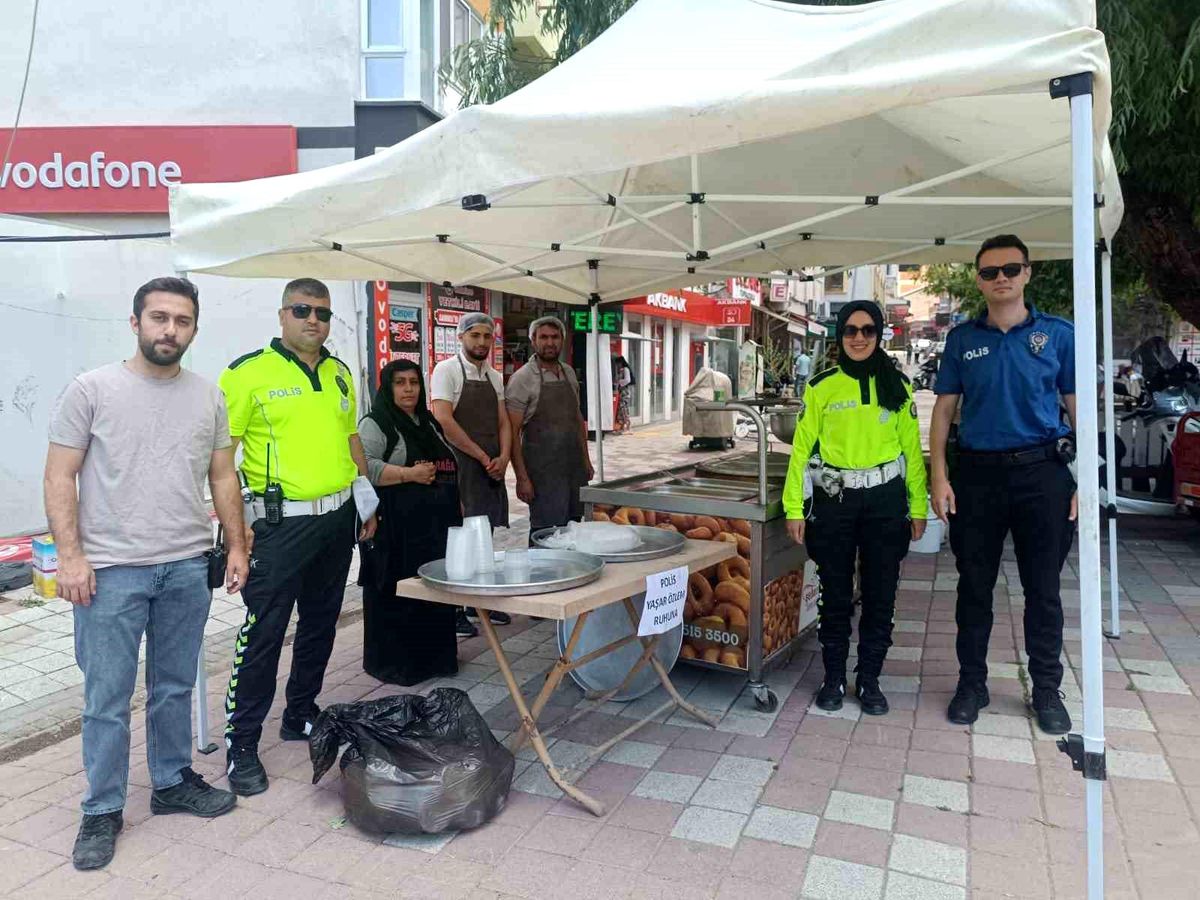 Sandıklı'da şehit polis Yaşar Özlem için mevlit okutuldu, lokma dağıtıldı