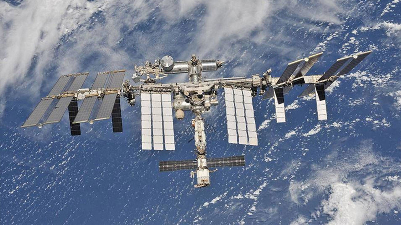 Uzay istasyonunda hava kaçağı alarmı: Astronotlar Dragon kapsülüne sığındı