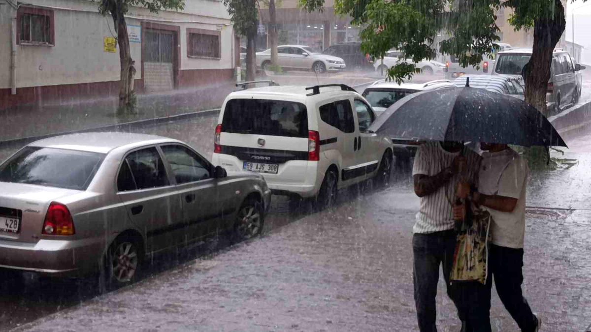 Meteoroloji uyarmıştı: Kars'ı dolu vurdu, Sanayi Bölgesi beyaza büründü