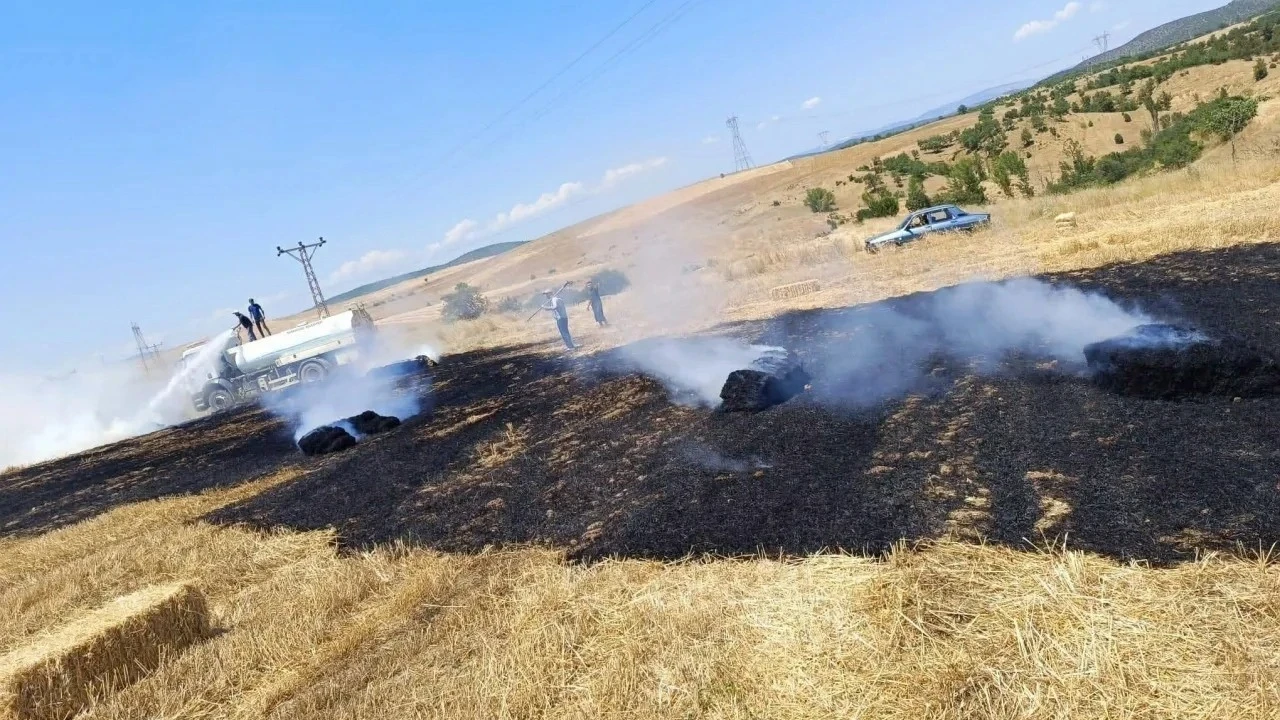 Balya makinesi alev aldı, yangın tarlaya sıçradı