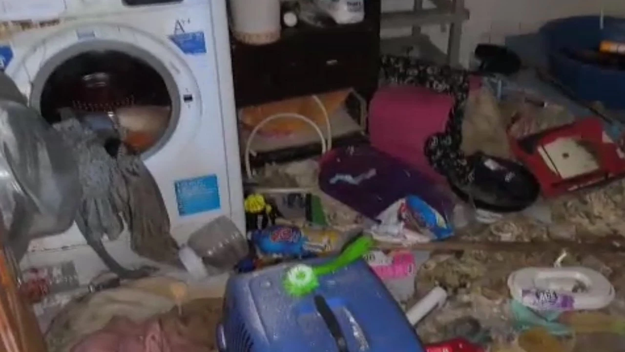 Mersin’de çöp evden 5 kamyon atık çıkarıldı