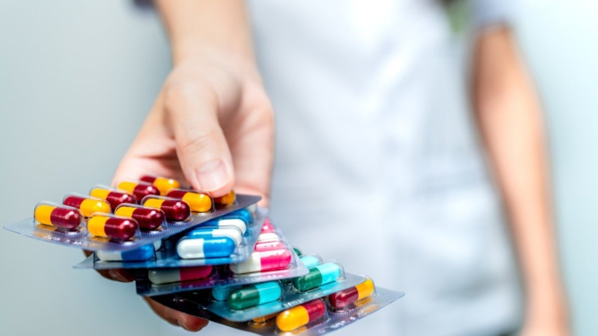 Şifa niyetine içiyorsunuz ama… Her gün vitamin hapı alanlar için korkutan uyarı!