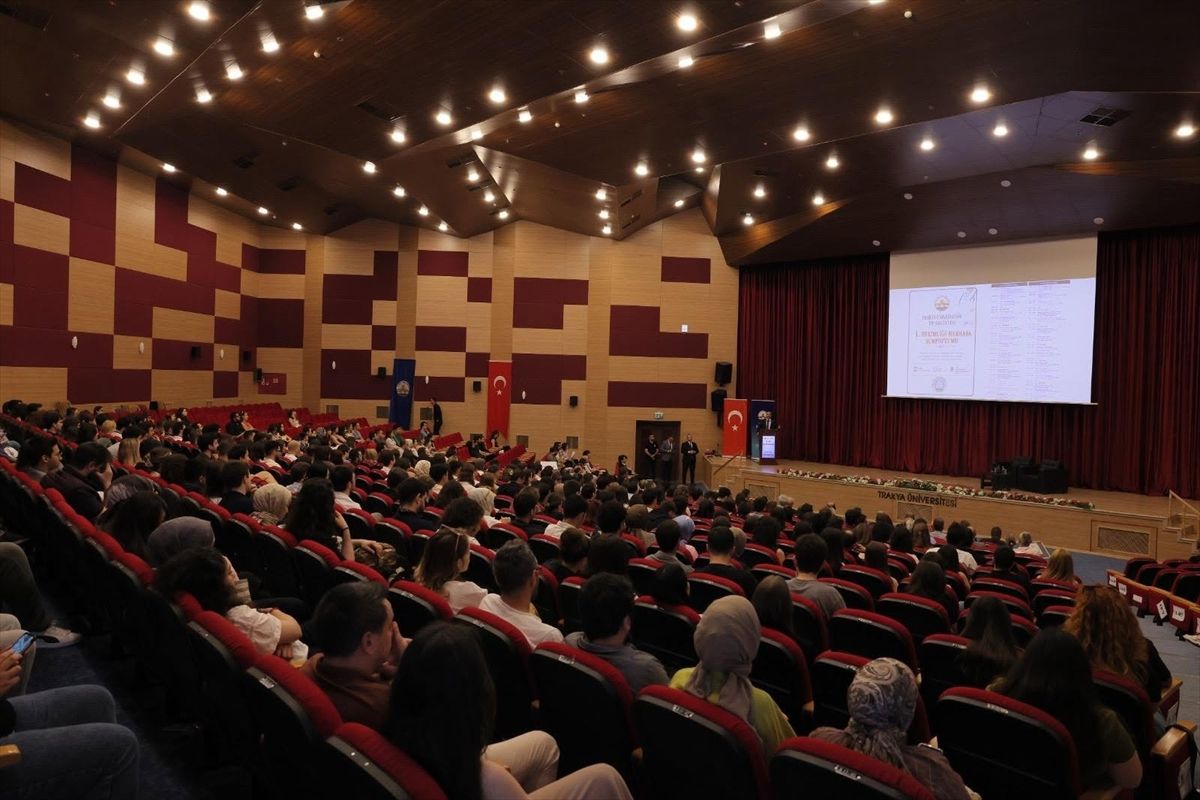 Tıp öğrencileri "Hekimliğe Merhaba Sempozyumu"nda buluştu