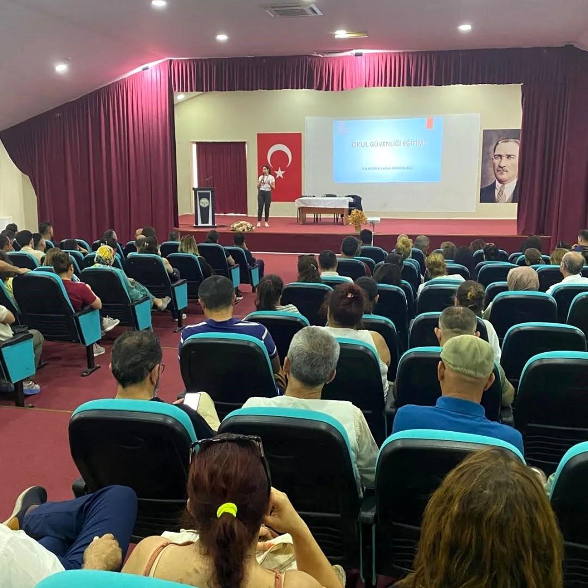 Edremit'te okul müdürleri ve rehber öğretmenlere siber güvenlik eğitimi verildi