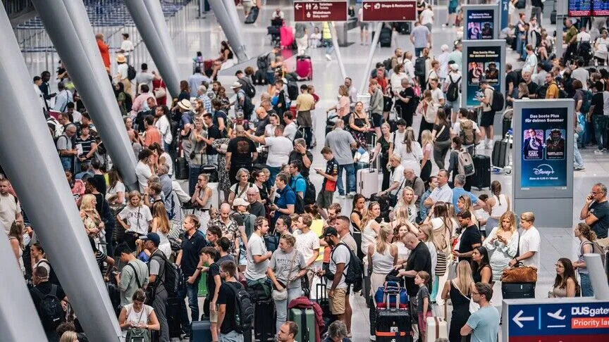 Avrupa Parlamentosu, hava yolu yolcu haklarını güçlendiren düzenlemeye onay verdi