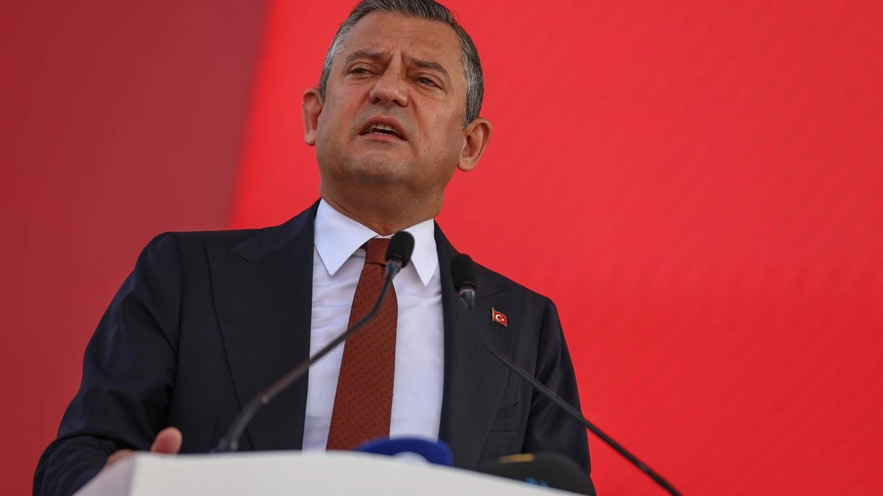 Özgür Özel, partisinin milletvekilleri Altay, Öztunç ve Erol ile görüştü