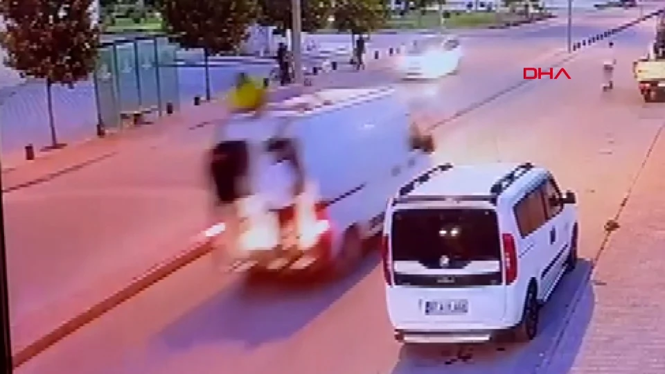 Konya'da Tehlikeli Minibüs Yolculuğu Güvenlik Kamerasında