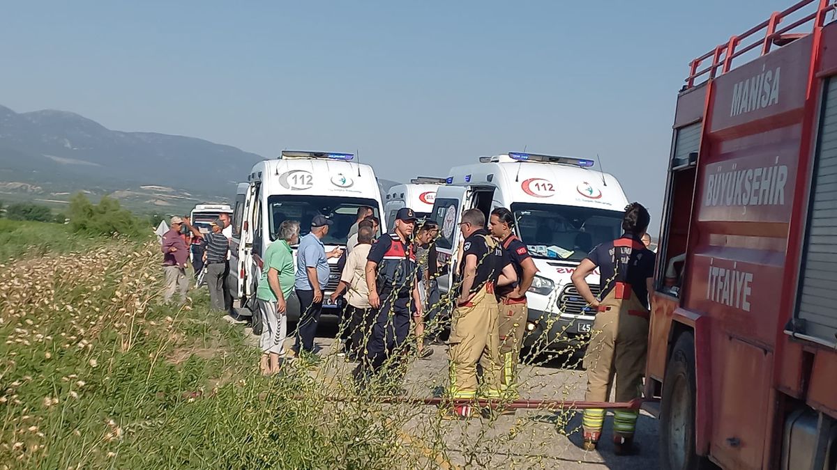 Manisa'da özel halk minibüsü devrildi: 6 yaralı