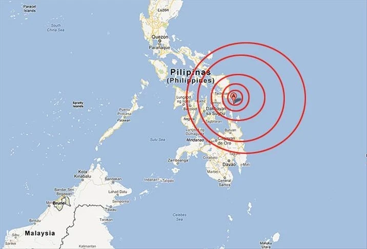 Filipinler'de 7.8 büyüklüğünde deprem: Tsunami Uyarısı Yapıldı