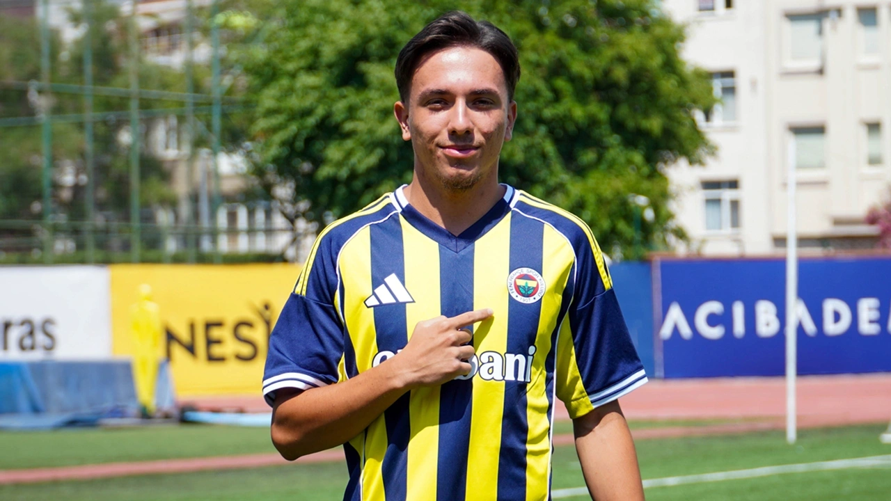Galatasaray'dan Fenerbahçe'ye gitti: İlk hareketi olay oldu