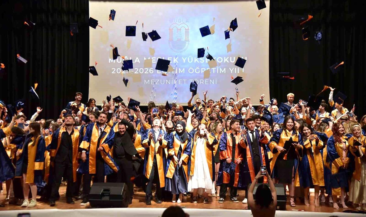 Muğla MYO'da mezuniyet sevinci