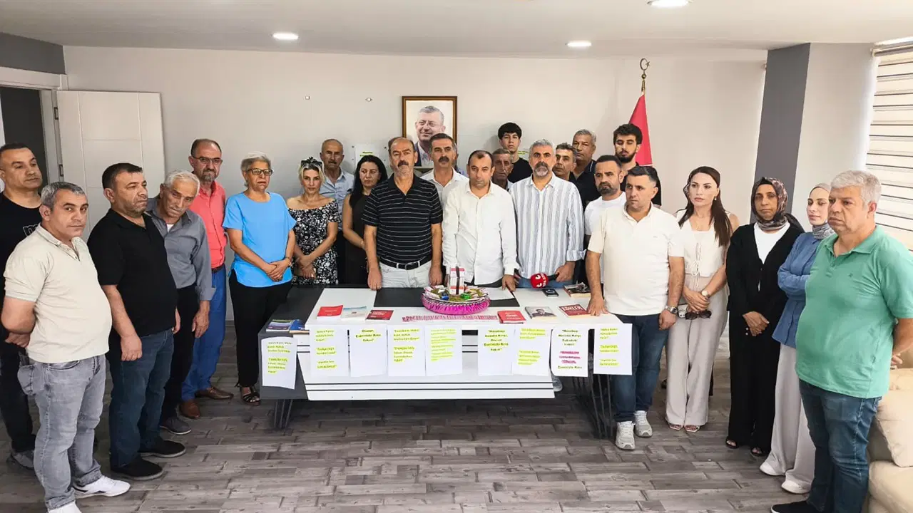 Diyarbakır'da 685 kişi CHP'den istifa etti: 'Birer paket kına gönderiyoruz, otursunlar, eserlerine bakıp kına yaksınlar!'
