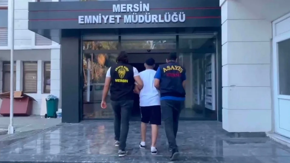 Mersin'de şafak vakti dev operasyon: Tam 441 firari kıskıvrak yakalandı, şehir nefes aldı!