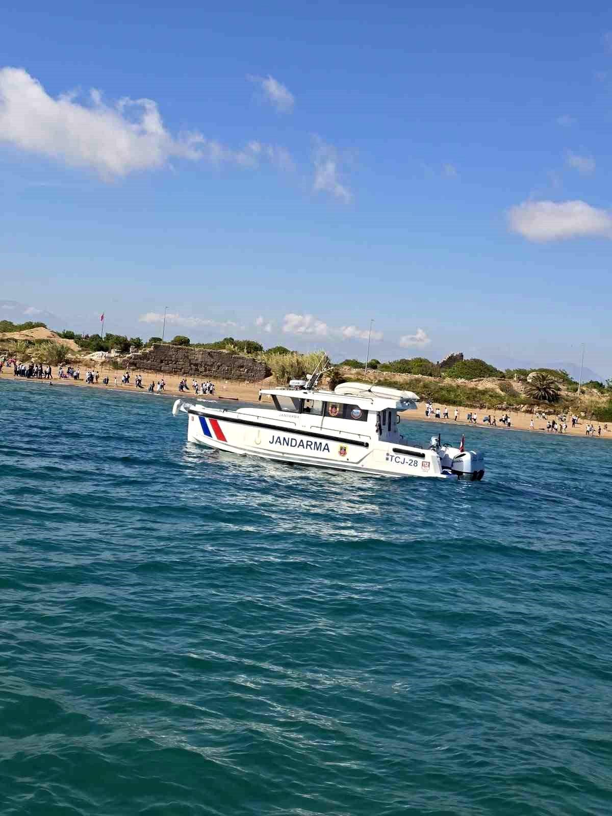 Antalya'da jandarmadan denizlerde denetim