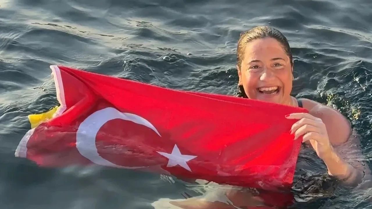 Aysu Türkoğlu Tsugaru Kanalı'nı 13 saat 44 dakikada yüzerek tarihe geçti