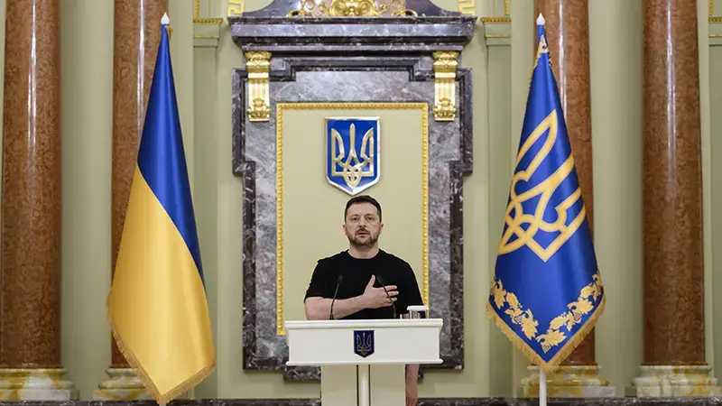 Zelenskiy: Rusya'nın iç kesimlerindeki petrol tesislerini vurduk