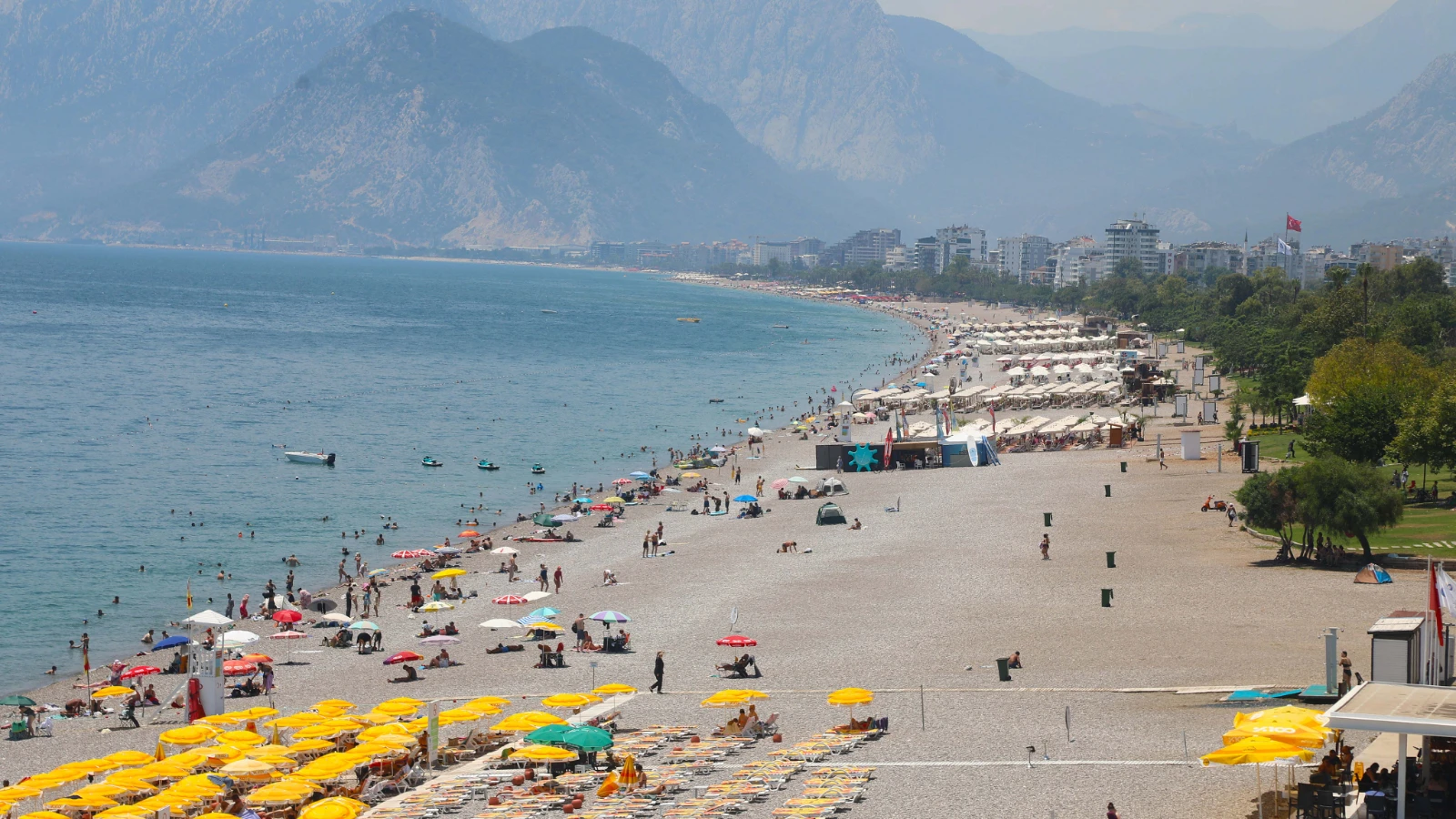Antalya'da hissedilen sıcaklık 47 dereceye ulaştı
