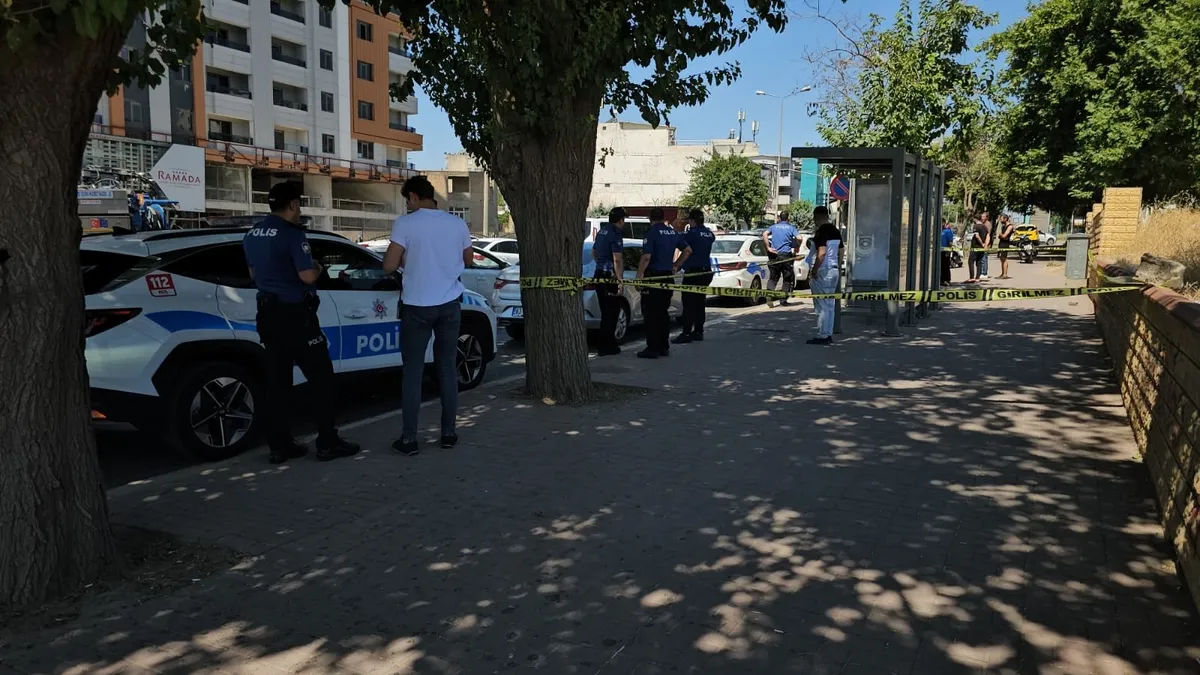 Şanlıurfa’da dehşet: Eşini durakta kurşun yağmuruna tuttu!