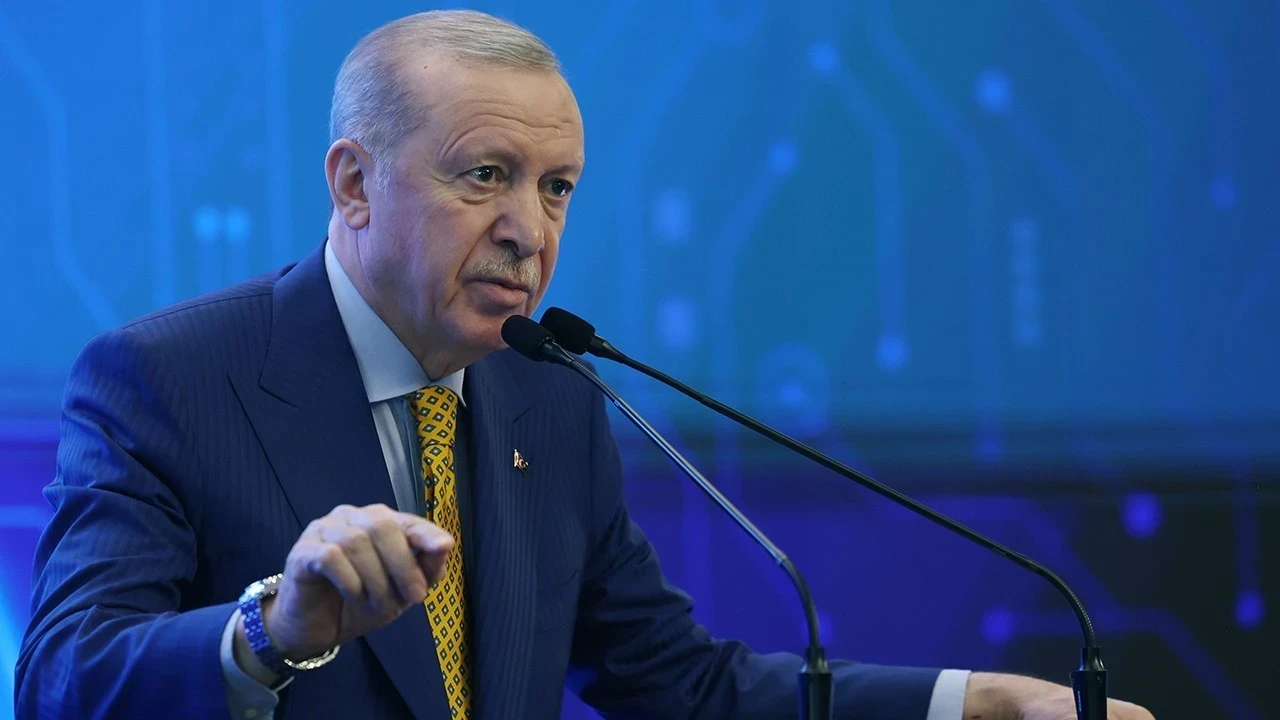 Cumhurbaşkanı Erdoğan'dan önemli açıklamalar: Bugünü ve yarını nakış nakış işliyoruz