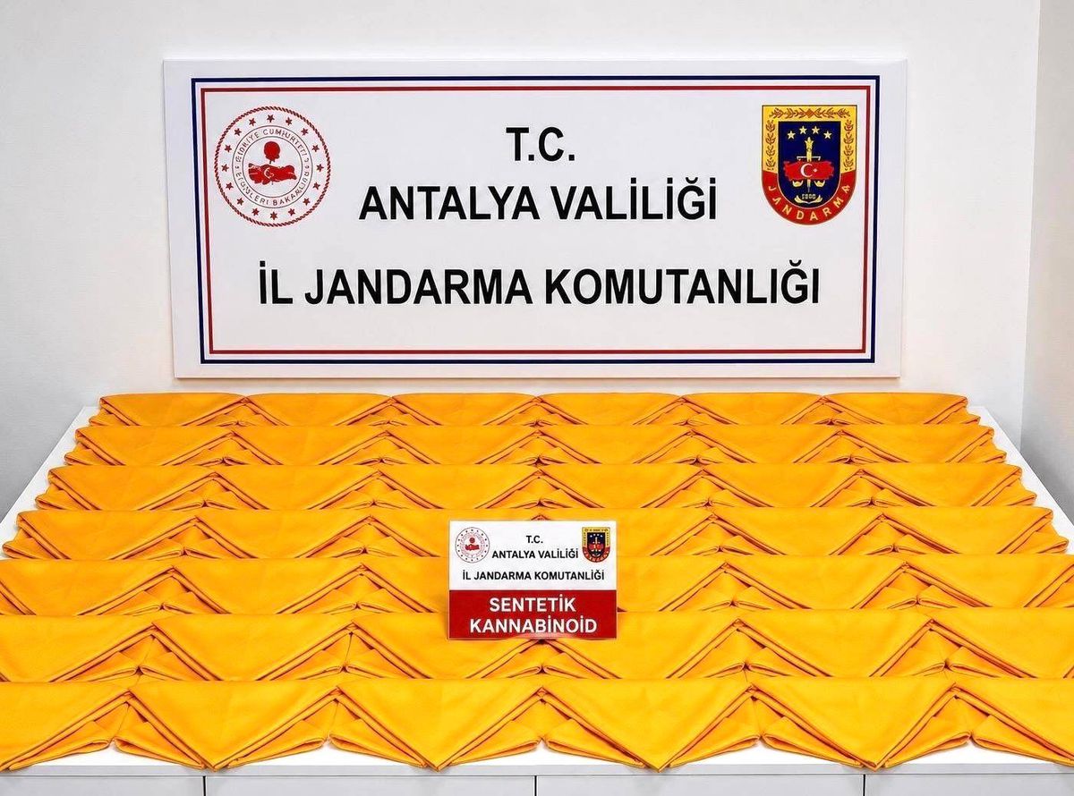 Alanya'da otel odasında 537 bin 600 kullanımlık uyuşturucu madde ele geçirildi