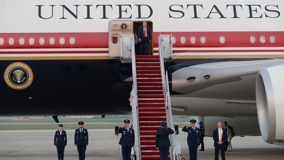 Trump'tan yeni Air Force One uçağının "en üst seviyeye" çıkarılacağı açıklaması