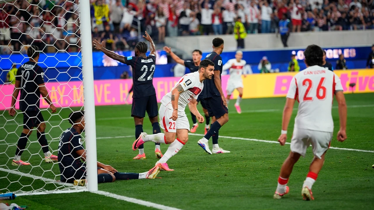 Kaan Ayhan'dan duygusal sözler: 'Gol attım ama sevinemedik'
