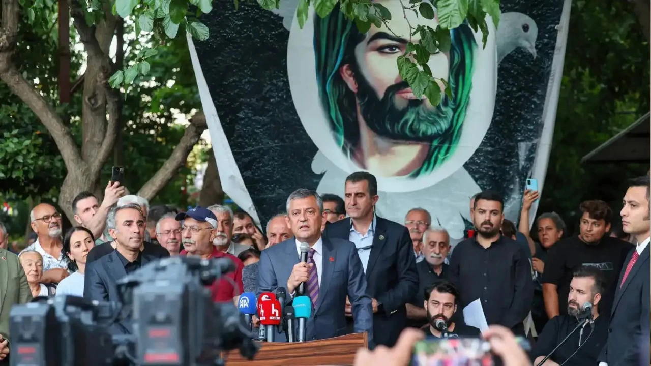 Gürsel Tekin duyurdu; Cemevi’nde Hain Kemal sloganı atan CHP'lilerin parti üyeliği askıya alındı