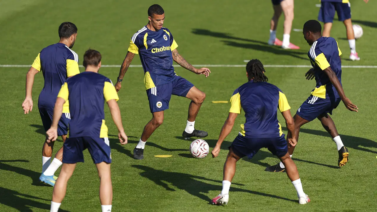 Fenerbahçe'nin UEFA listesi güncellendi: İki yıldız kadroya eklendi