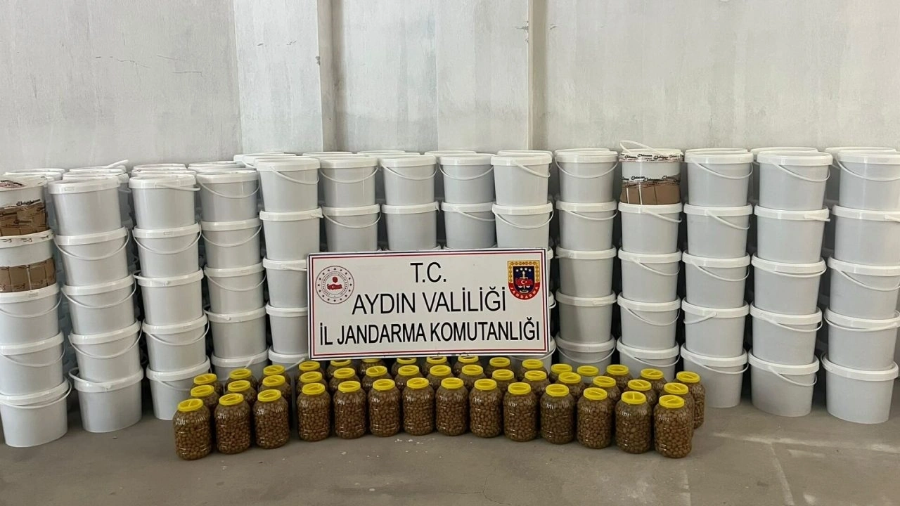 'Yöresel ürün' diye satılıyordu! 4 ton sahte salça ve 300 kilo zeytine el konuldu