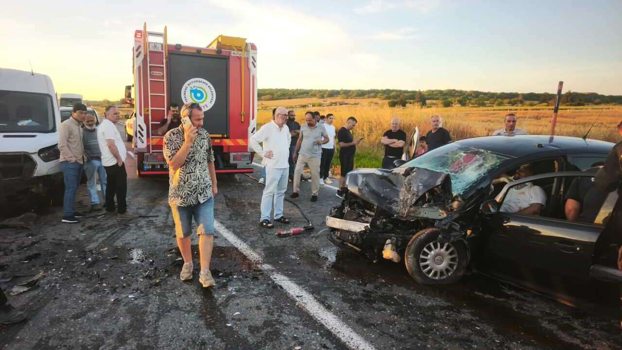 Tekirdağ'da ticari araçla otomobil çarpıştı: Kazada 3 kişi yaralandı