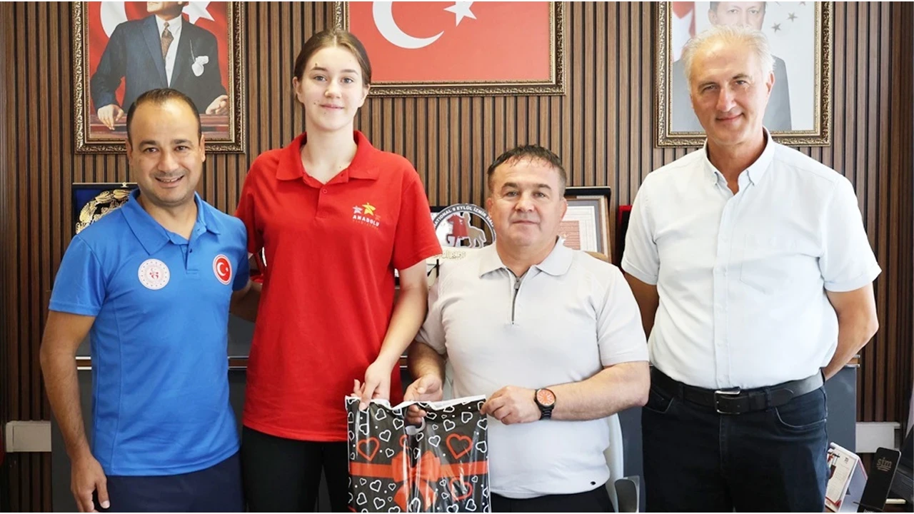 İl Müdürü Demir'den TVF Spor Lisesi'ni kazanan sporcuya tebrik