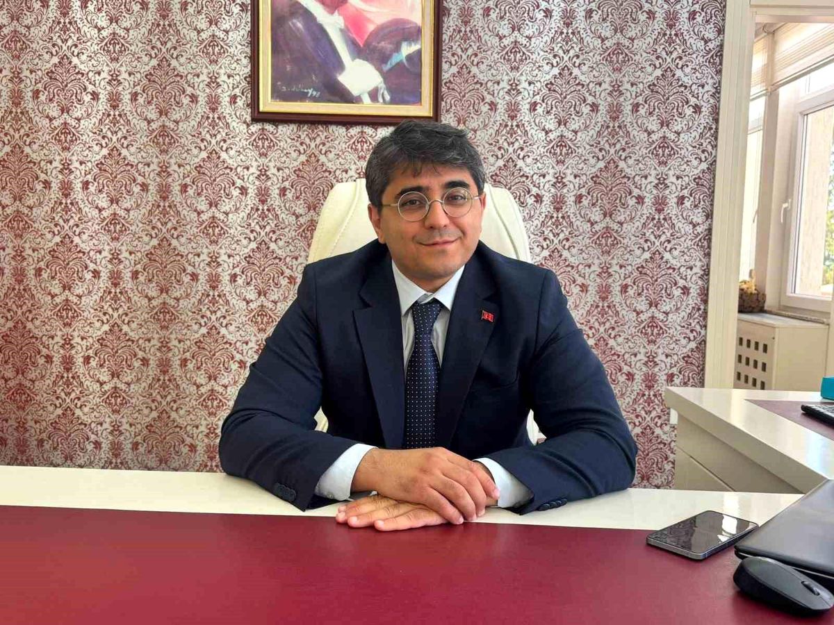 Eğirdir'in yeni kaymakamı Dr. Serhat Doğan görevine başladı