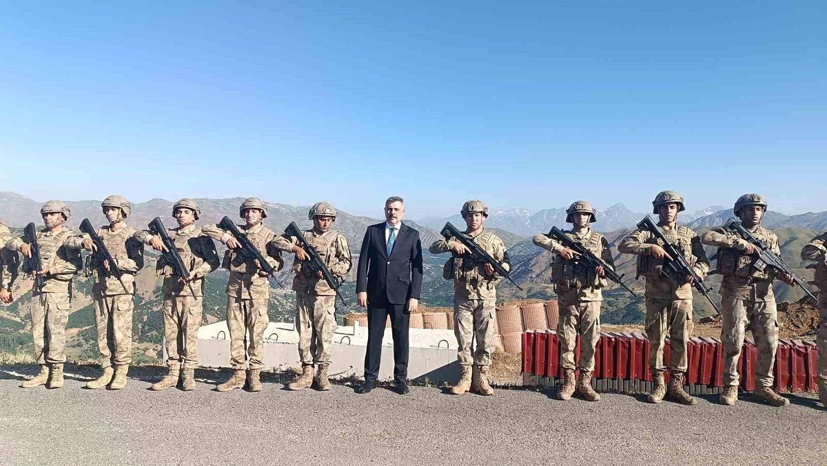 Bakan Çiftçi sınırın sıfır noktasında: "'Terörsüz Türkiye' projesi hayata geçmiştir ve kararlılıkla devam ederek başarıy..