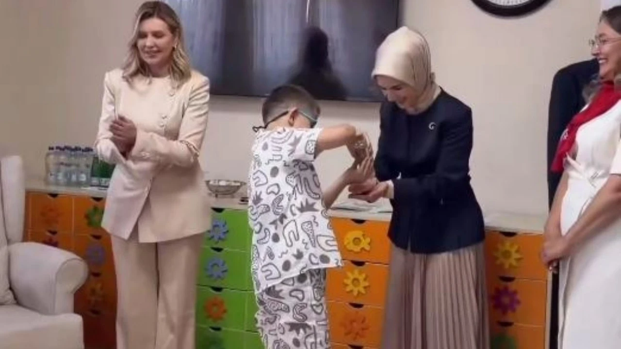 Bakan Göktaş ve Ukrayna Devlet Başkanı’nın eşi Zelenska, Türkiye’deki Ukraynalı çocukları ziyaret etti