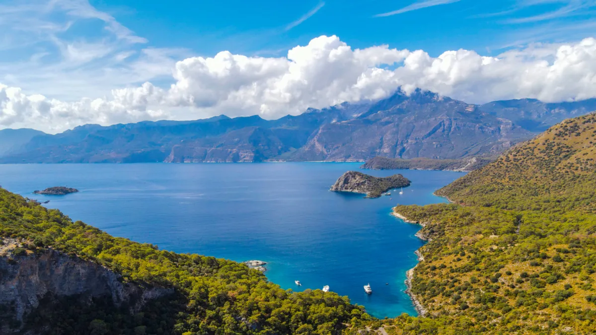Milyonlarca Turist Puanladı: Listede Türkiye’den de Bir Yer Var! İşte Dünyanın En İyi 10 Koyu