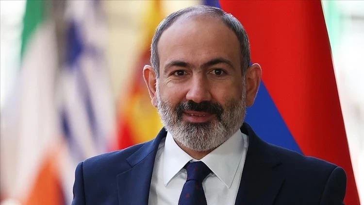 Paşinyan'dan dikkat çeken Türkiye açıklaması: Hızla açılmasını umuyoruz