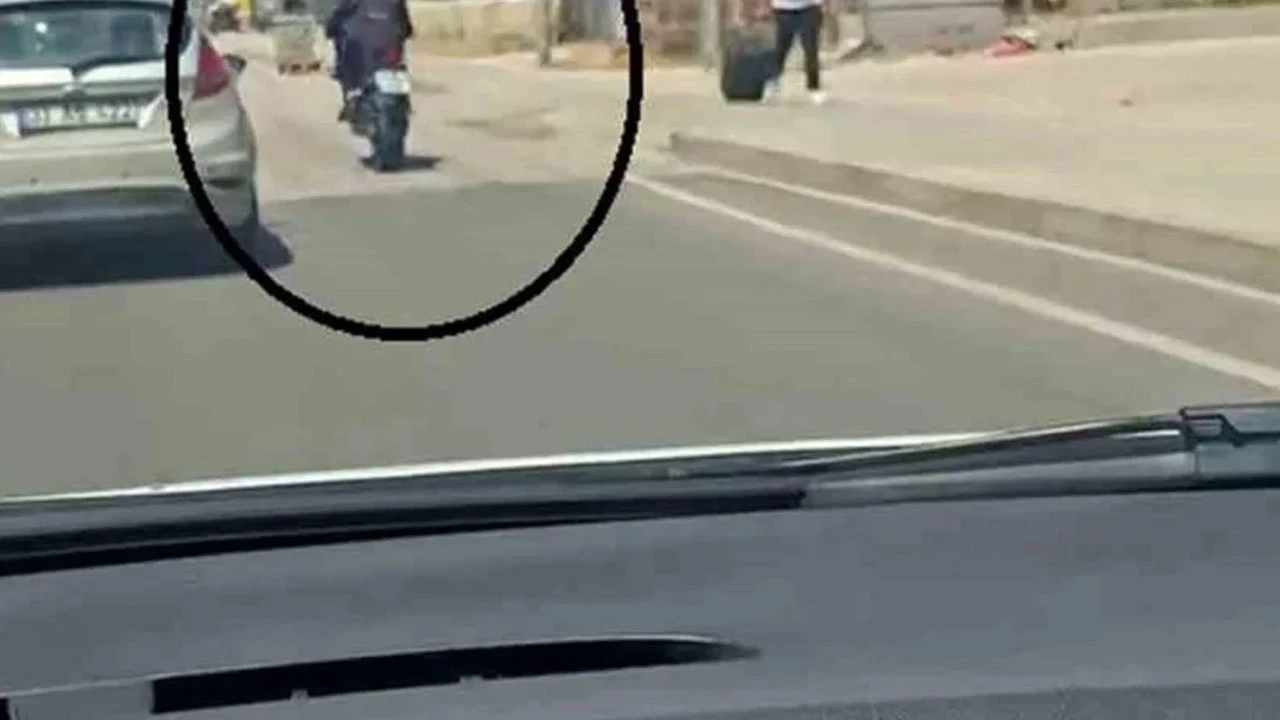 Trafikte tek teker terörü kamerada! Vatandaş çekti, cezası kesildi
