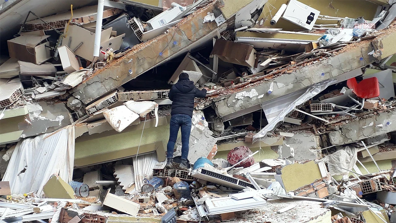 Depremde yıkılan Ilgım Apartmanı davasında yeniden bilirkişi raporu alınacak