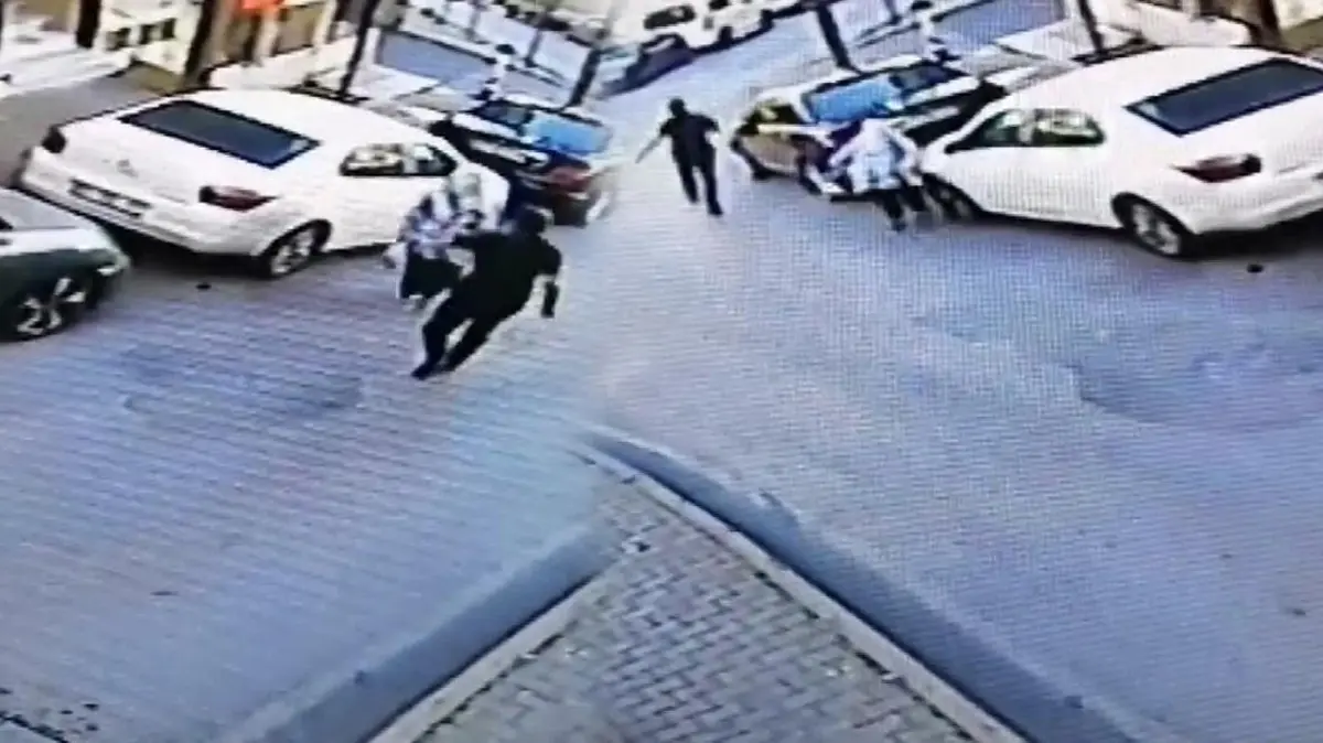Şişli'de akıl almaz olay! Yolda yürüyen kadının ensesine vurup kaçtı!