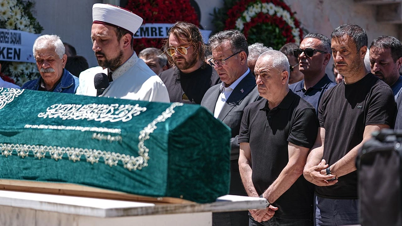 Rıza Çalımbay'ın hayatını kaybeden annesinin cenaze namazı kılındı