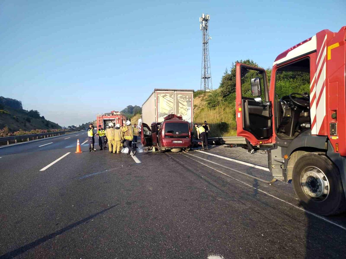 Kuzey Marmara Otoyolu'nda feci kaza: 1'i bebek 3 kişi hayatını kaybetti