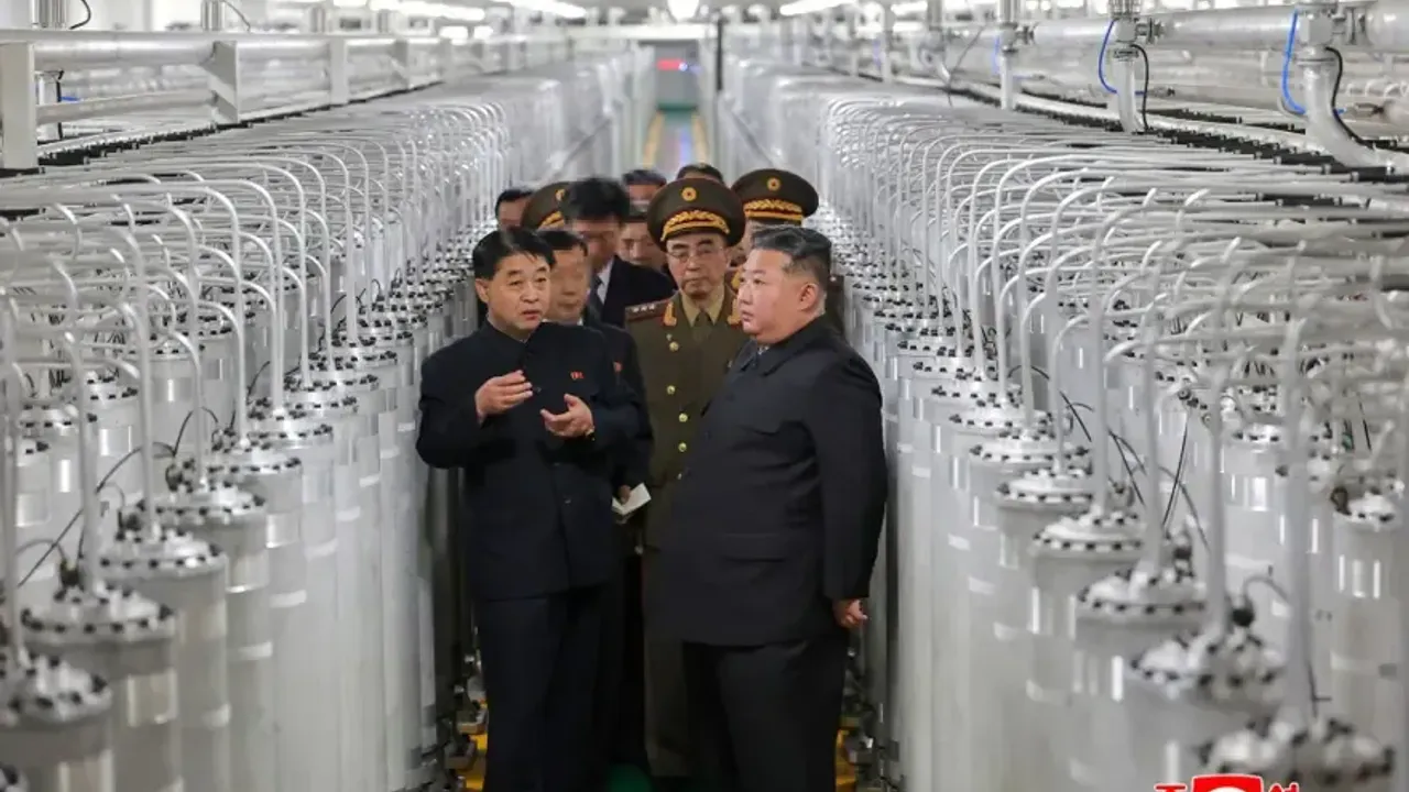 Kim Jong Un yeni nükleer tesisi gezdi