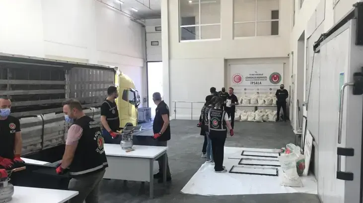 Edirne'de tırda tam 1,5 ton uyuşturucu ele geçirildi