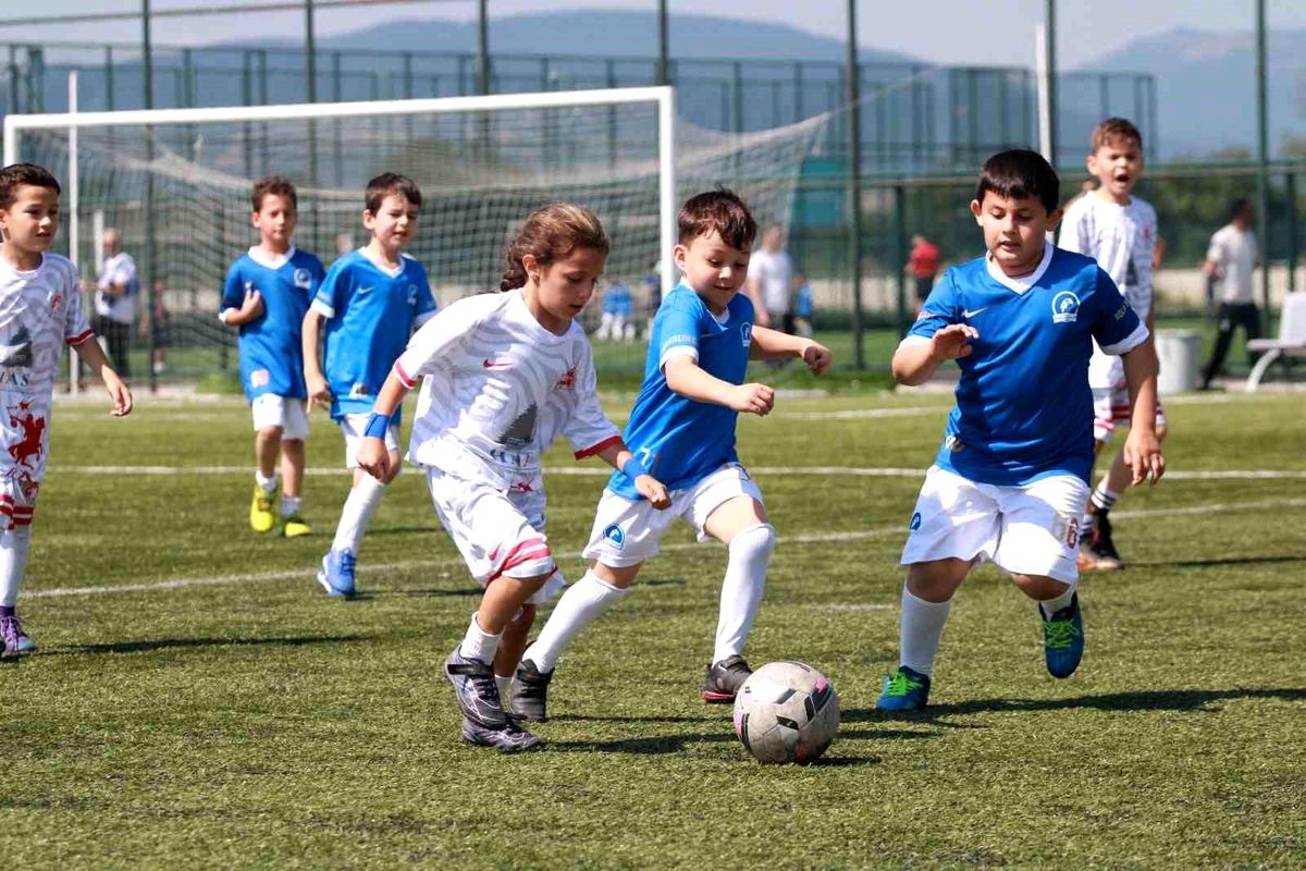 Bolu'da Mini Minikler Futbol Turnuvası heyecanı başladı